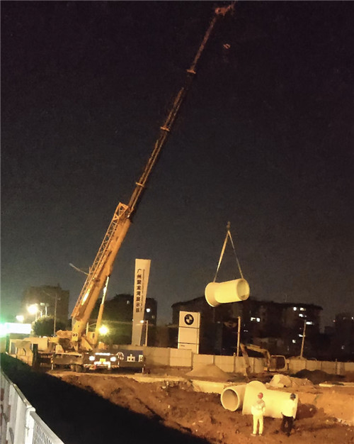 天涯区“弯臂矫正”—— 吊车的 “形变补偿” 技术