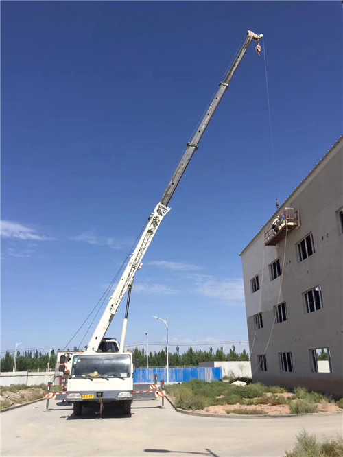 天涯区“轻装强干”—— 吊车的 “轻量化臂架” 技术